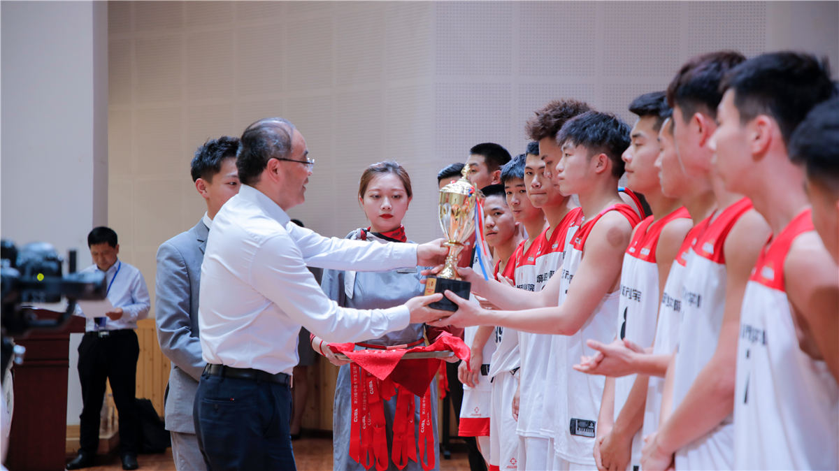 我校荣获中国大学生篮球三级联赛（西南赛区）亚军